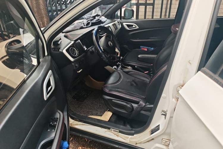 Used Brilliance V3 2015 1.5L Automatic Elite Model Driver Seat