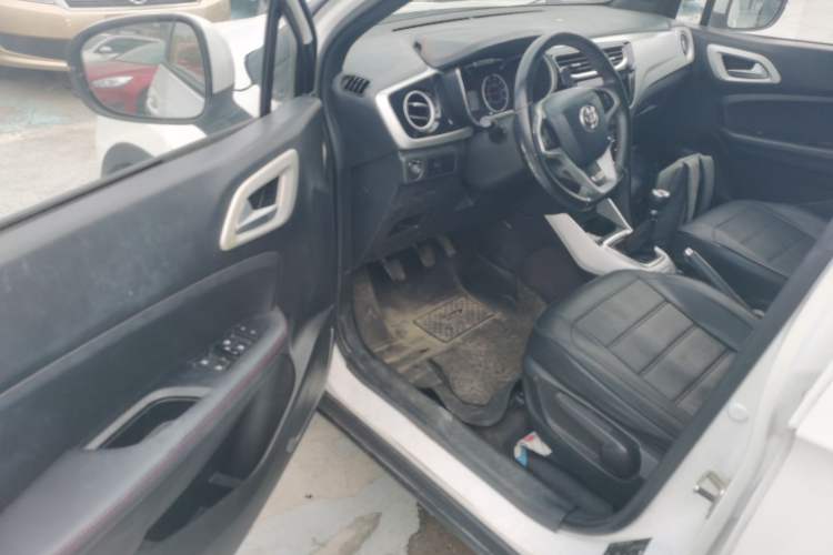 Used Brilliance V3 2015 1.5L Manual Elite Model Driver Seat