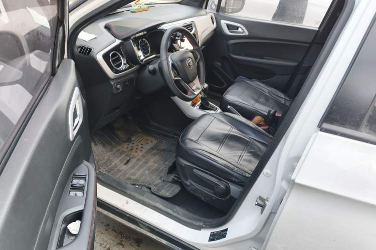 Used Brilliance V3 2015 1.5L Automatic Elite Model Driver Seat