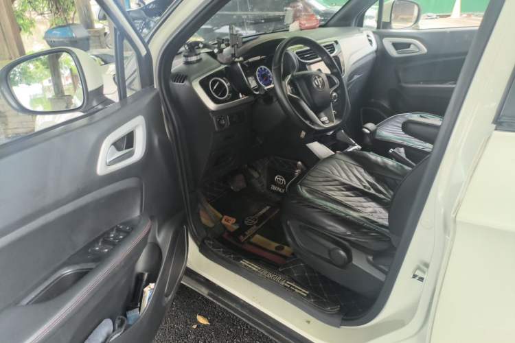 Used Brilliance V3 2015 1.5L Automatic Elite Model Driver Seat