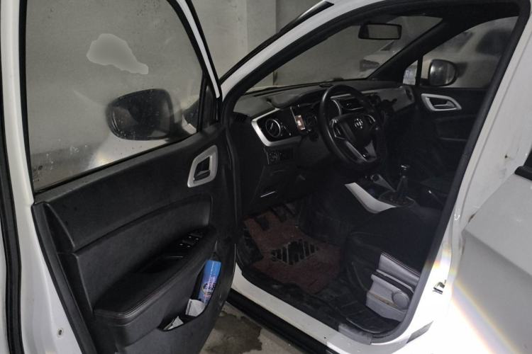 Used Brilliance V3 2015 1.5L Manual Smart Version Driver Seat