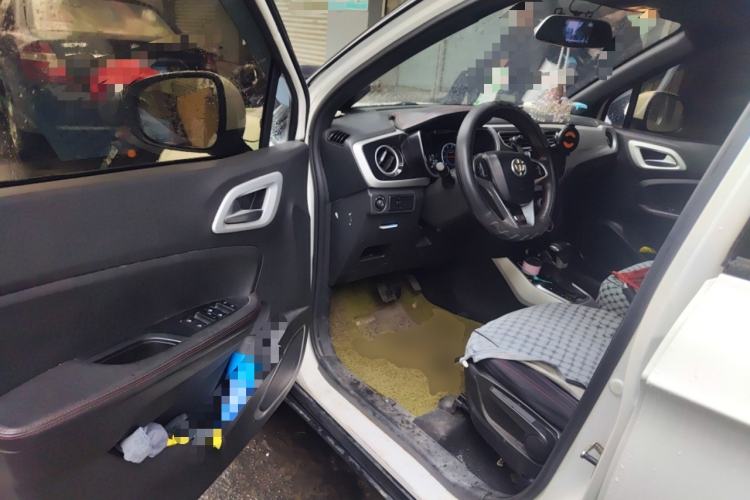Used Brilliance V3 2015 1.5L Automatic Elite Model Driver Seat