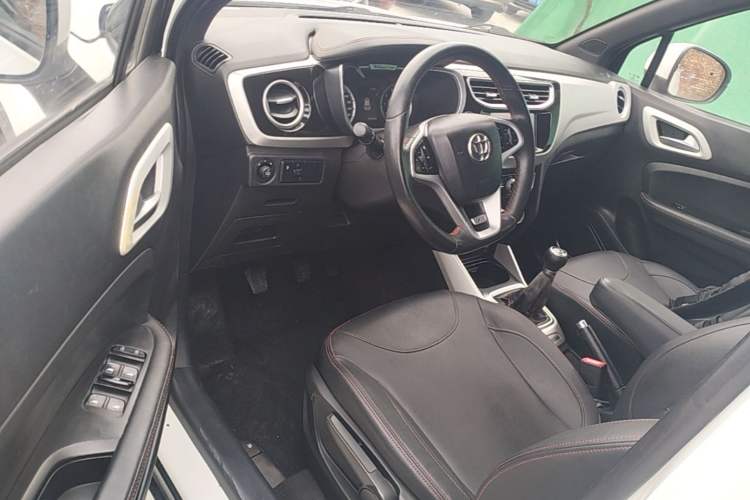 Used Brilliance V3 2015 1.5L Manual Smart Version Driver Seat