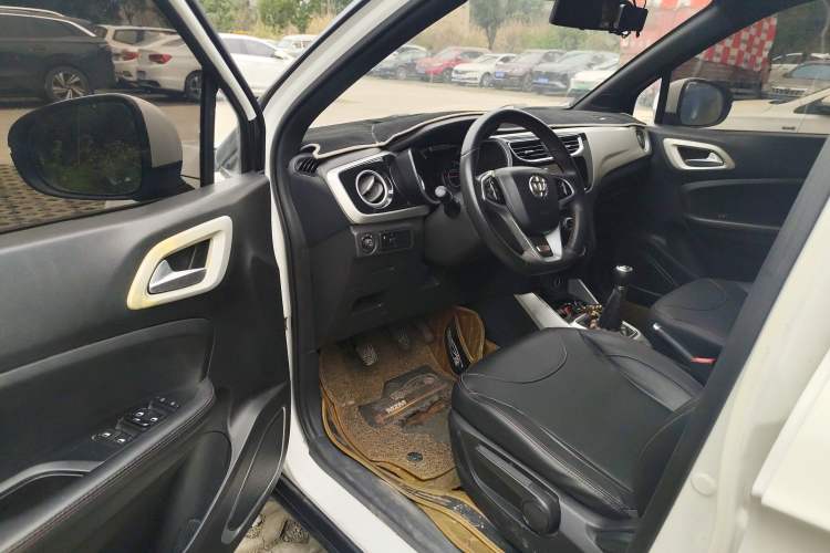 Used Brilliance V3 2015 1.5L Manual Smart Version Driver Seat