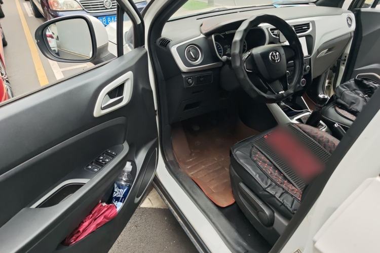 Used Brilliance V3 2015 1.5L Manual Base Version Driver Seat