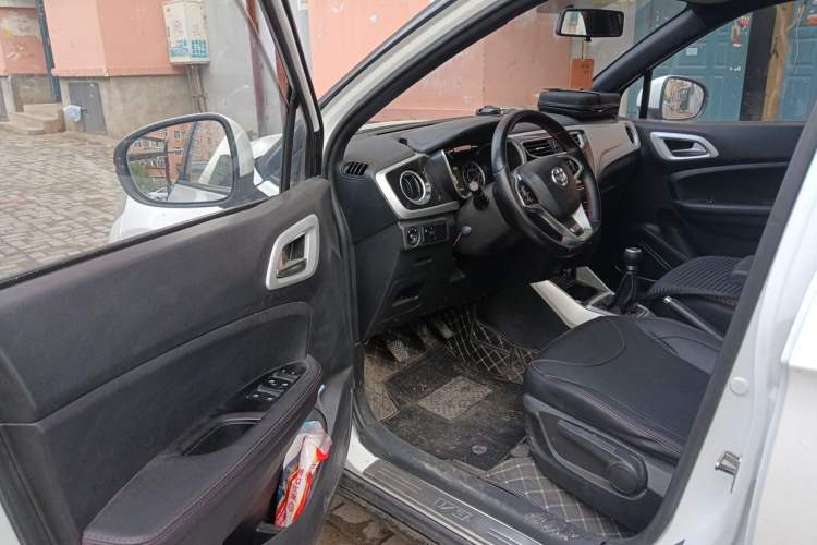 Used Brilliance V3 2015 1.5L Manual Smart Version Driver Seat