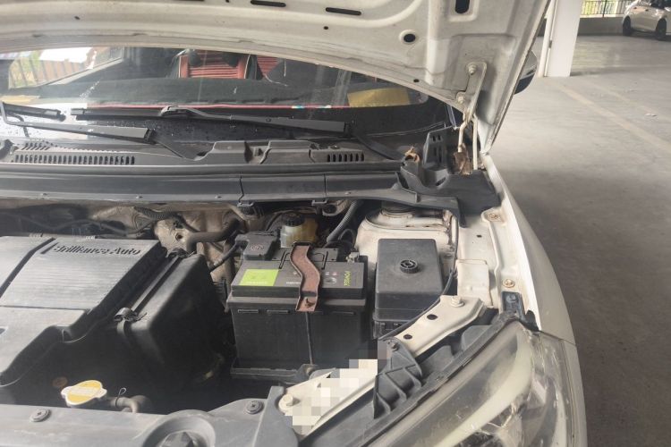 Used Brilliance V3 2015 1.5L Manual Base Version Engine Bay Left