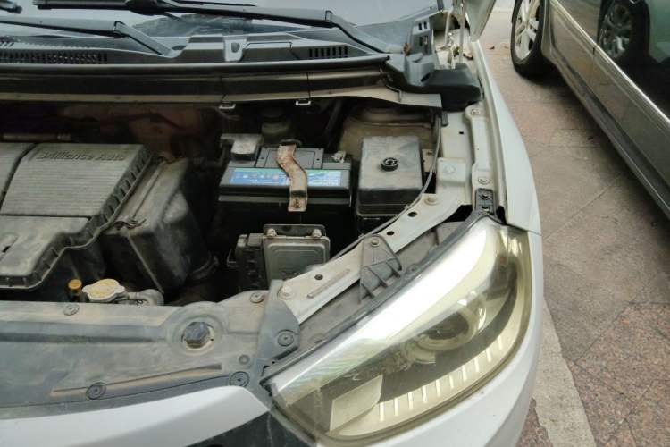 Used Brilliance V3 2015 1.5L Automatic Comfort Edition Engine Bay Left