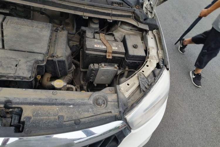 Used Brilliance V3 2015 1.5L Automatic Elite Model Engine Bay Left