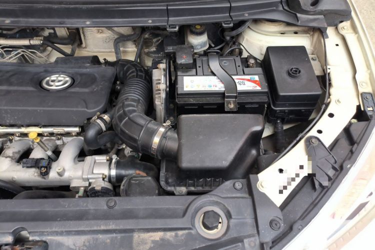 Used Brilliance V3 2015 1.5T Automatic Elite Model Engine Bay Left