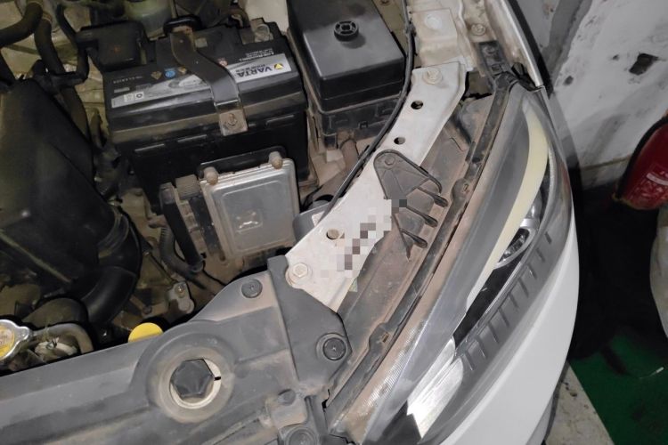 Used Brilliance V3 2015 1.5L Automatic Smart Version Engine Bay Left