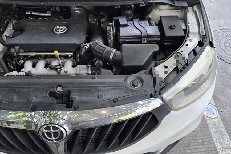 Used Brilliance V3 2015 1.5T Automatic Flagship Model Engine Bay Left