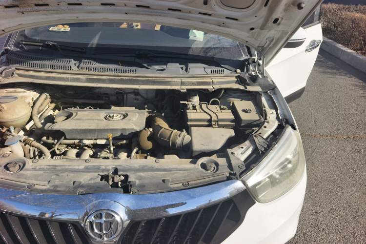 Used Brilliance V3 2015 1.5T Manual Urban Model Engine Bay Left