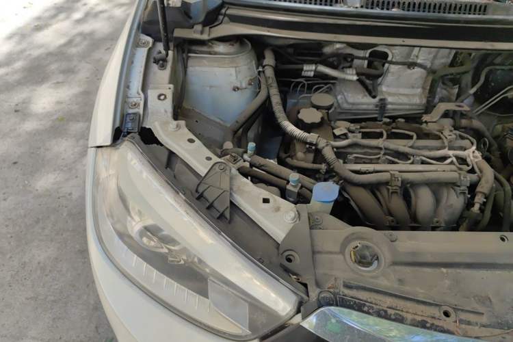 Used Brilliance V3 2015 1.5L Manual Smart Version Engine Bay Right