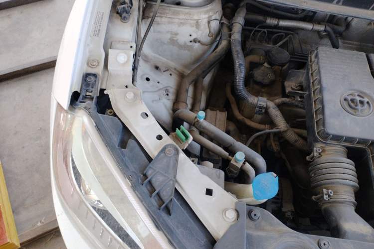 Used Brilliance V3 2015 1.5L Manual Base Version Engine Bay Right