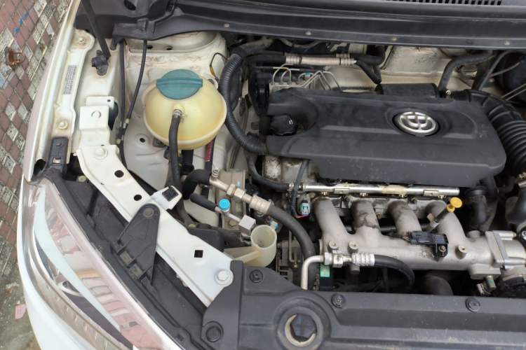 Used Brilliance V3 2015 1.5T Automatic Elite Model Engine Bay Right