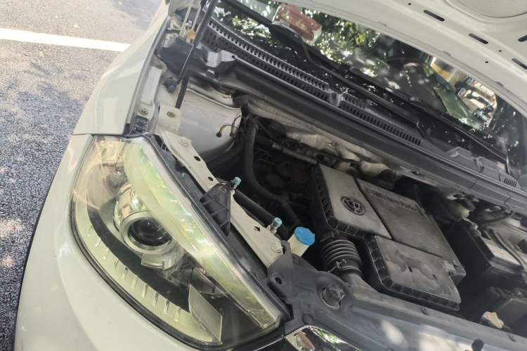 Used Brilliance V3 2015 1.5L Automatic Elite Model Engine Bay Right