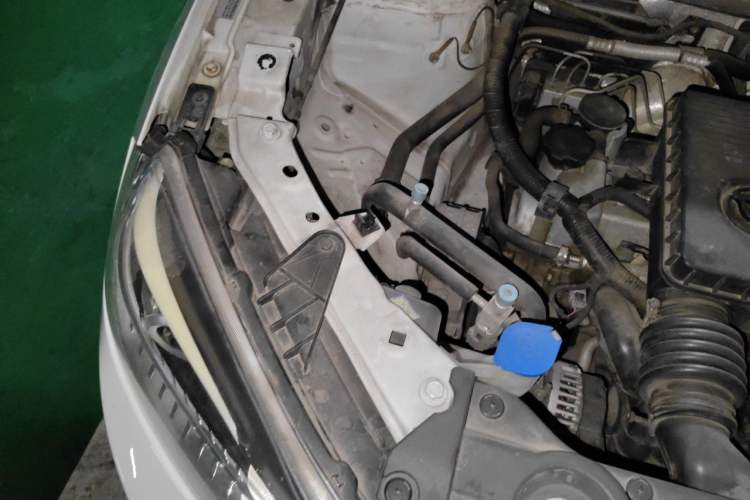 Used Brilliance V3 2015 1.5L Automatic Smart Version Engine Bay Right