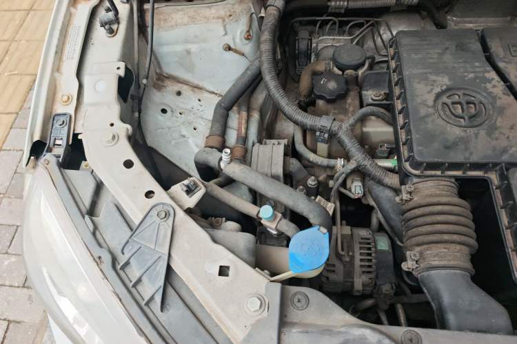 Used Brilliance V3 2015 1.5L Manual Base Version Engine Bay Right
