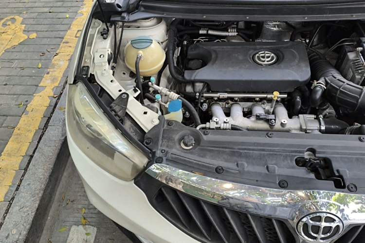 Used Brilliance V3 2015 1.5T Automatic Flagship Model Engine Bay Right