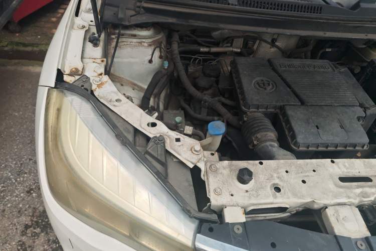 Used Brilliance V3 2015 1.5L Manual Smart Version Engine Bay Right