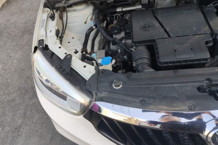 Used Brilliance V3 2015 1.5L Manual Smart Version Engine Bay Right