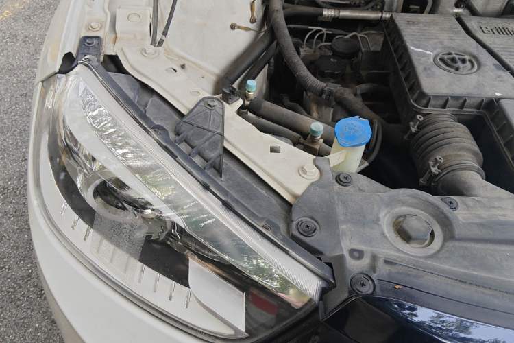 Used Brilliance V3 2015 1.5L Automatic Smart Version Engine Bay Right