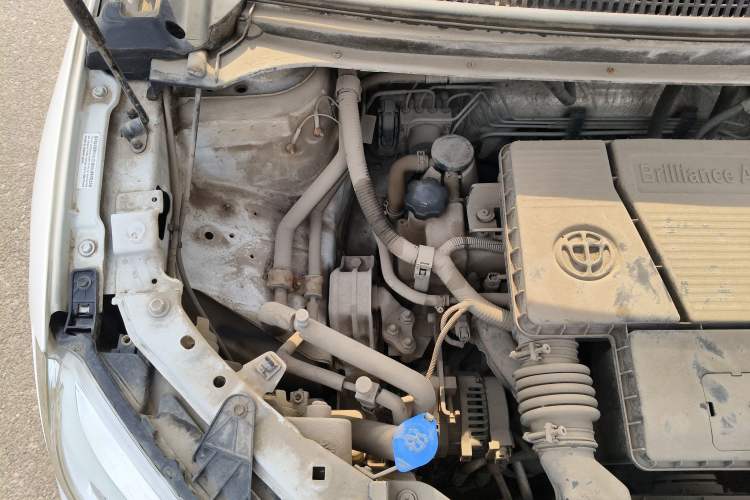 Used Brilliance V3 2015 1.5L Manual Elite Model Engine Bay Right