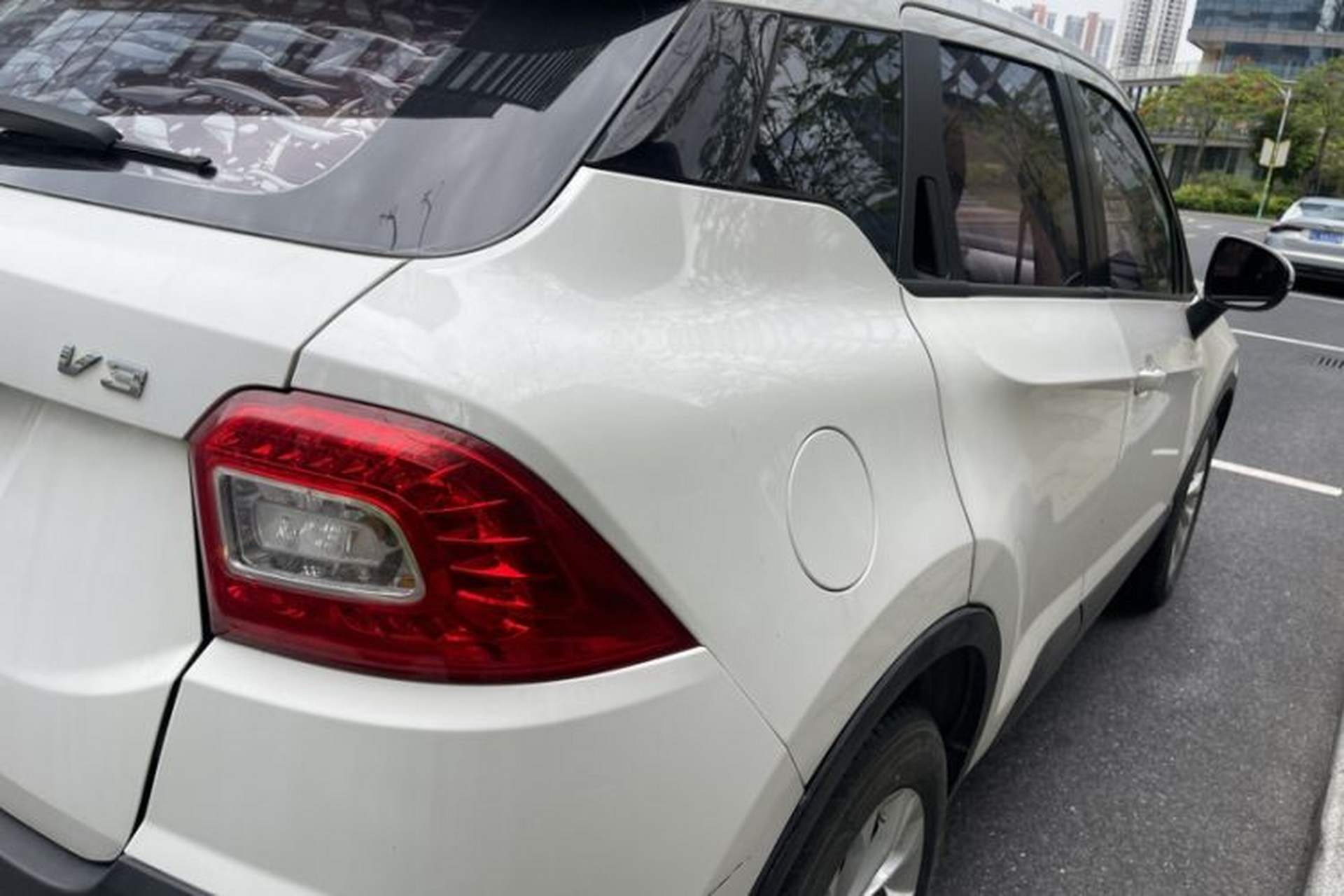 Used Brilliance V3 2015 1.5L Automatic Elite Model Exterior 11