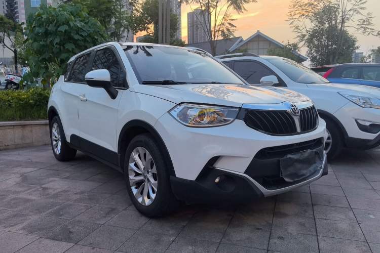 Used Brilliance V3 2015 1.5L Automatic Smart Version Exterior 2