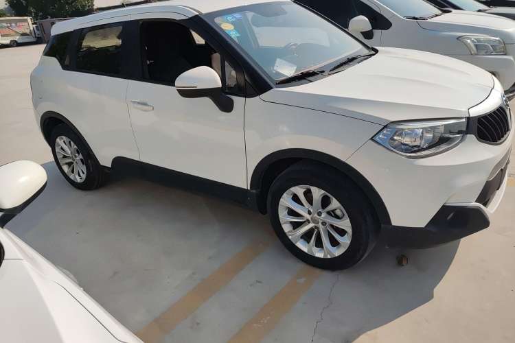 Used Brilliance V3 2015 1.5L Manual Comfort Model Exterior 2