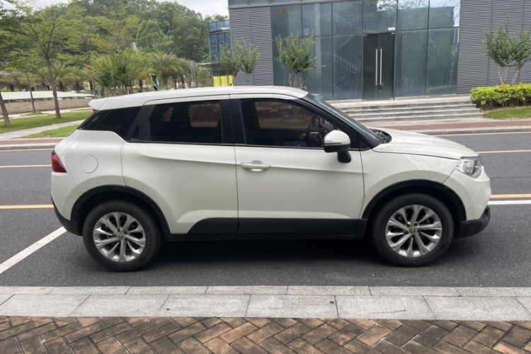 Used Brilliance V3 2015 1.5L Automatic Elite Model Exterior 2