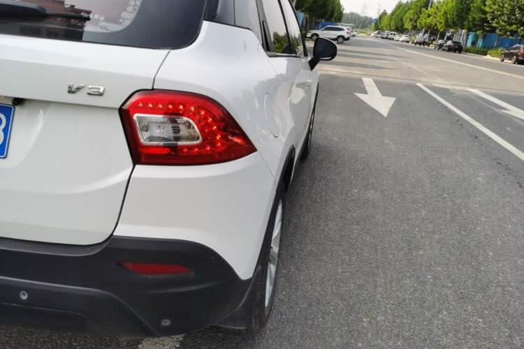 Used Brilliance V3 2015 1.5L Manual Comfort Model Exterior 3