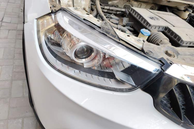 Used Brilliance V3 2015 1.5L Automatic Elite Model Exterior 3