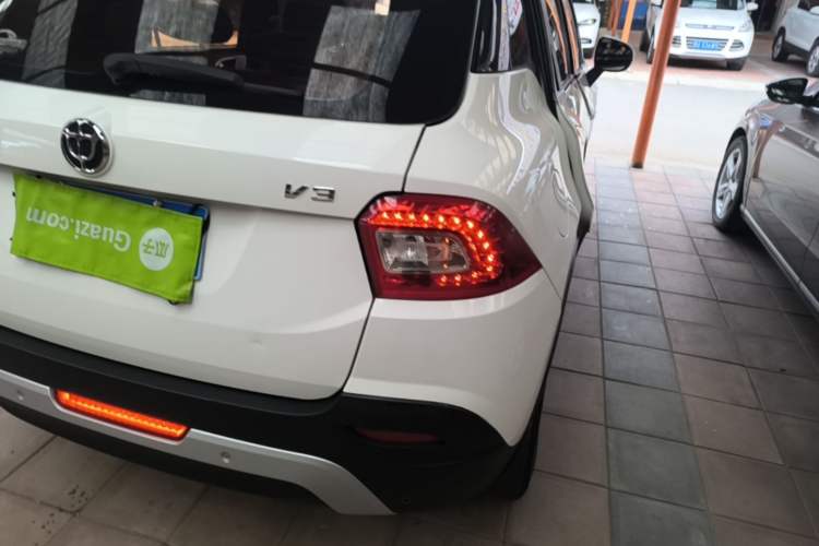 Used Brilliance V3 2015 1.5L Automatic Elite Model Exterior 3