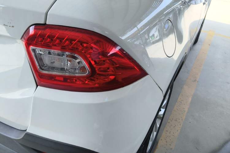 Used Brilliance V3 2015 1.5L Manual Comfort Model Exterior 3