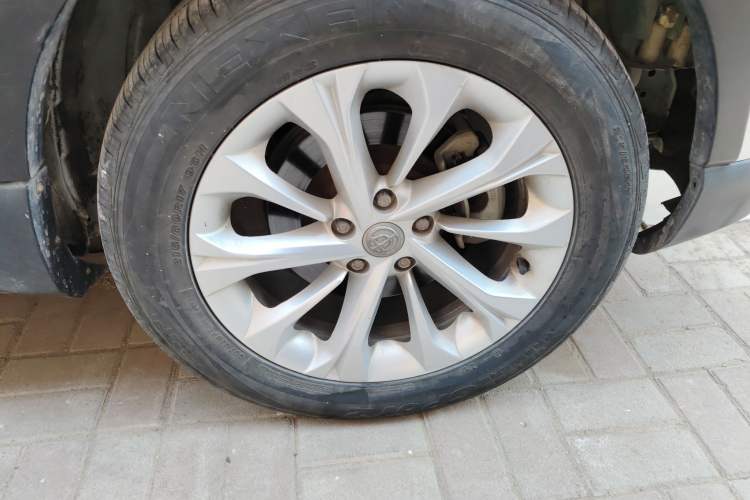 Used Brilliance V3 2015 1.5L Automatic Elite Model Exterior 4