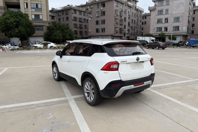 Used Brilliance V3 2015 1.5L Manual Elite Model Exterior 4
