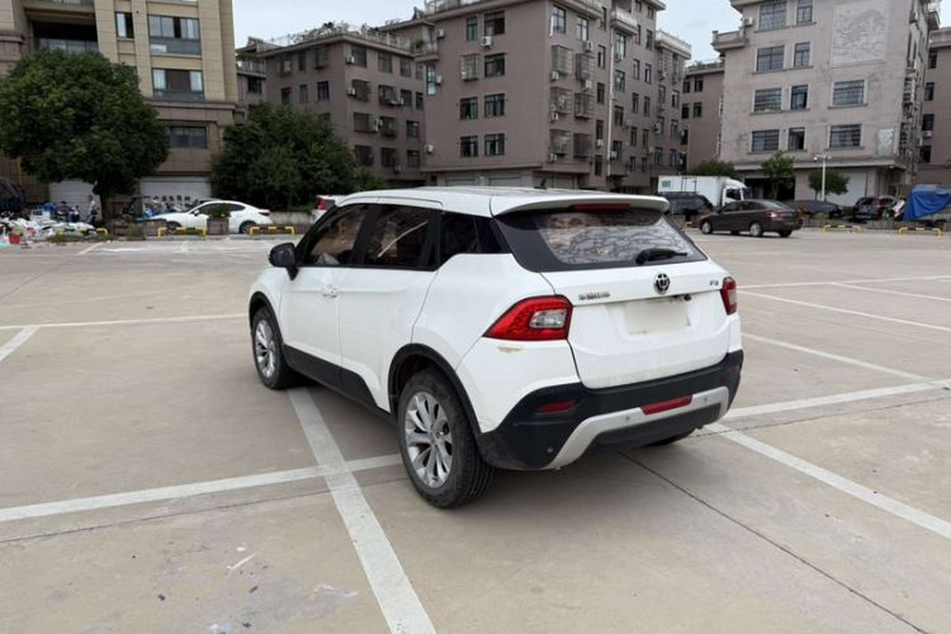 Used Brilliance V3 2015 1.5L Manual Elite Model Exterior 4
