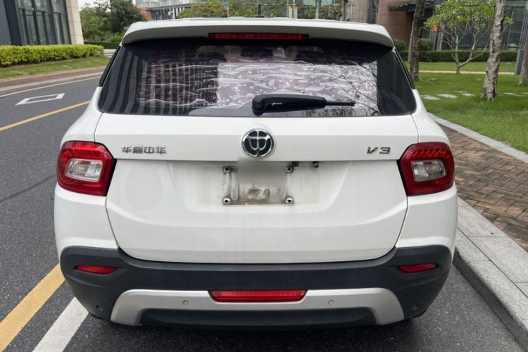 Used Brilliance V3 2015 1.5L Automatic Elite Model Exterior 4