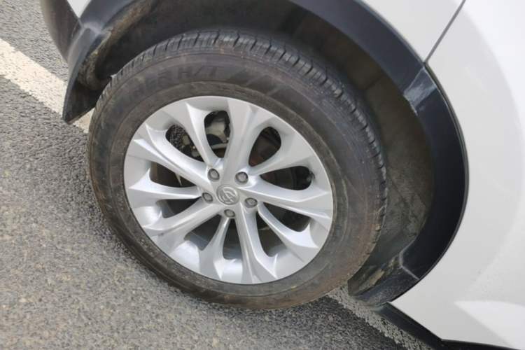 Used Brilliance V3 2015 1.5L Manual Comfort Model Exterior 5