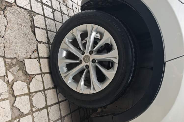 Used Brilliance V3 2015 1.5L Manual Base Version Exterior 5