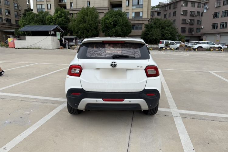 Used Brilliance V3 2015 1.5L Manual Elite Model Exterior 5
