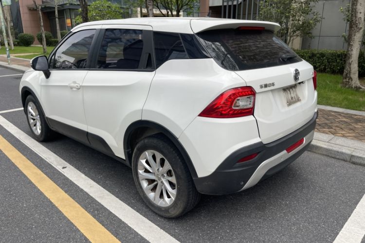 Used Brilliance V3 2015 1.5L Automatic Elite Model Exterior 5