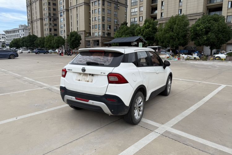 Used Brilliance V3 2015 1.5L Manual Elite Model Exterior 6