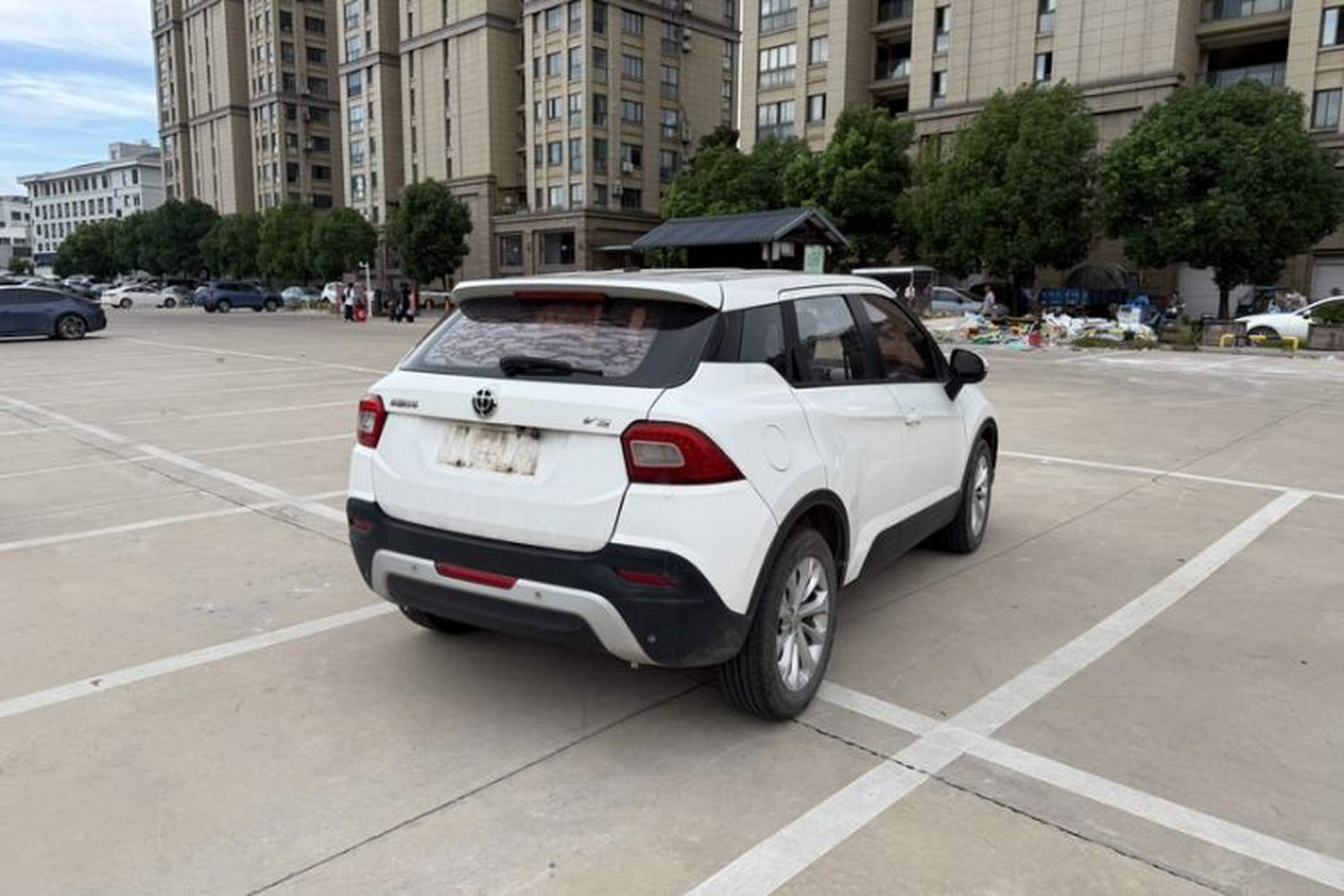 Used Brilliance V3 2015 1.5L Manual Elite Model Exterior 6