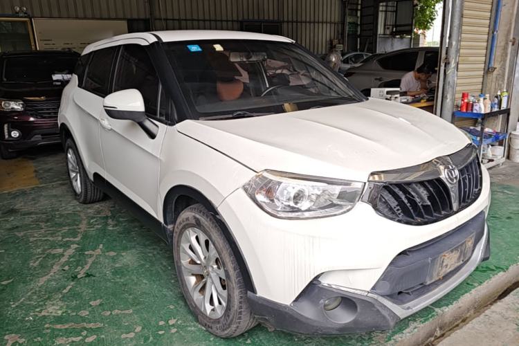 Used Brilliance V3 2015 1.5L Automatic Elite Model Front Right 45 Deg