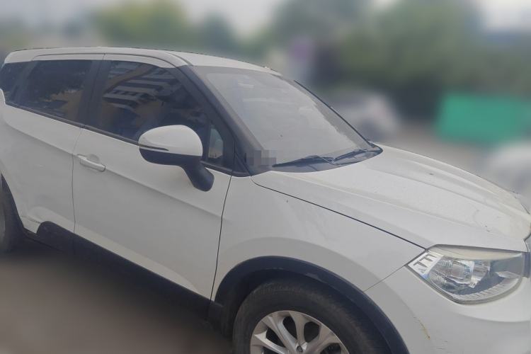 Used Brilliance V3 2015 1.5L Manual Elite Model Front Right 45 Deg