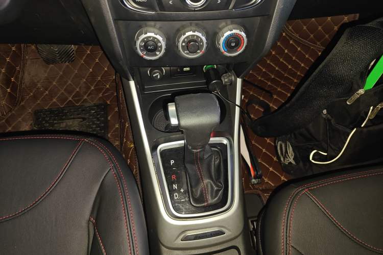 Used Brilliance V3 2015 1.5L Automatic Smart Version Gear Lever