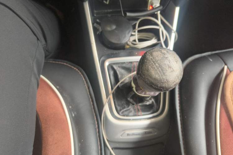 Used Brilliance V3 2015 1.5L Manual Base Version Gear Lever